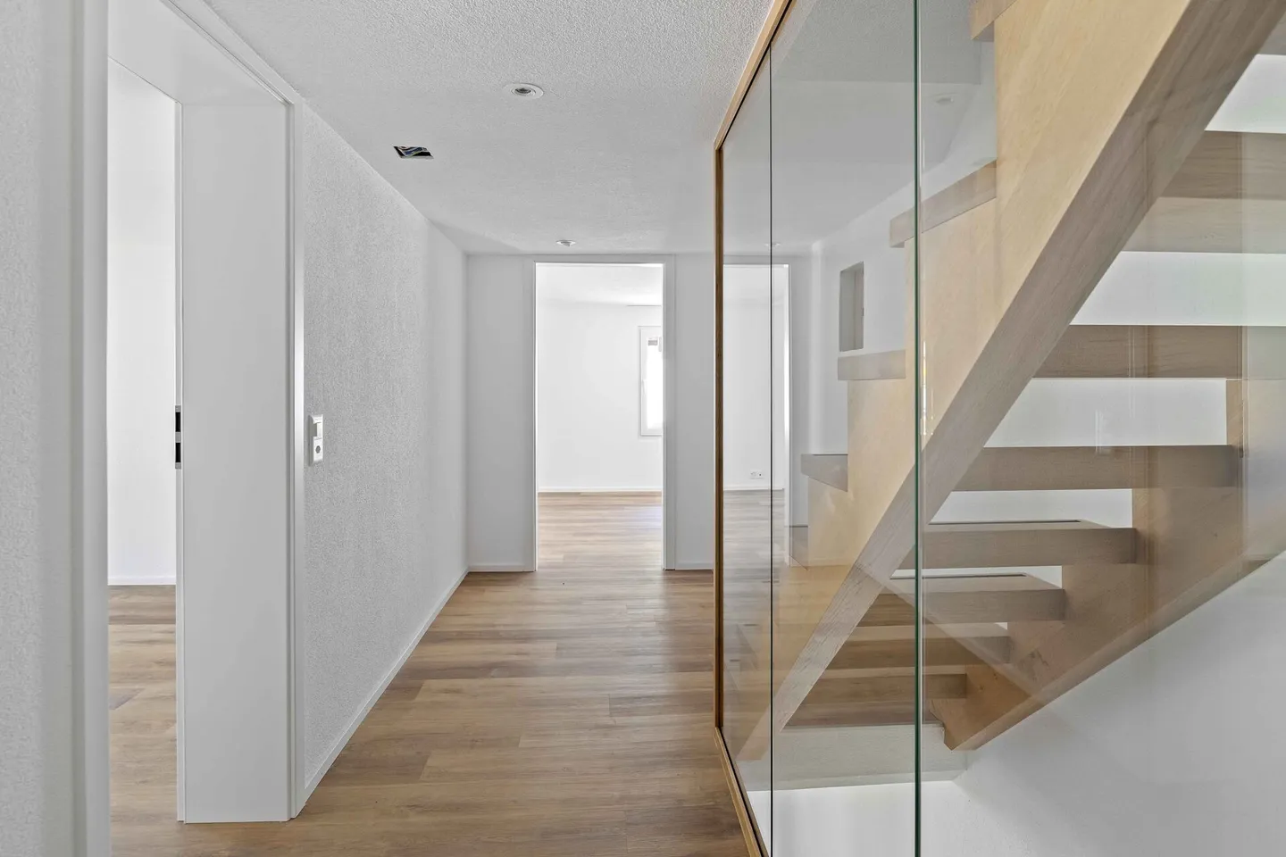 Casa bifamiliare ristrutturata di alta qualità a Wohlen - Foto 5 di 11