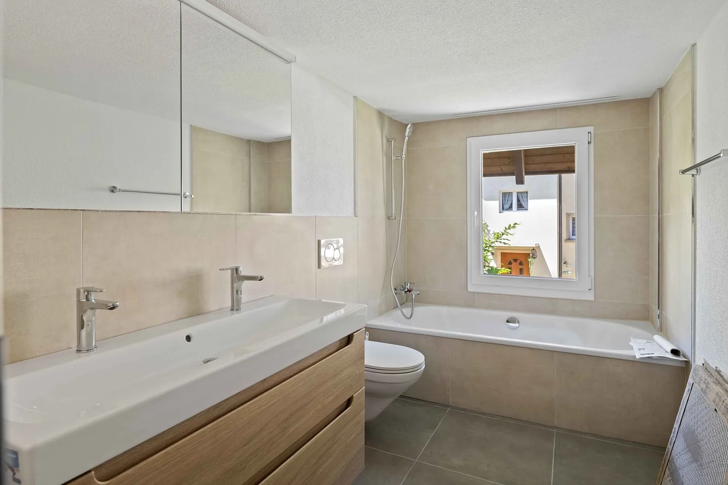 Casa bifamiliare ristrutturata di alta qualità a Wohlen - Foto 6 di 11
