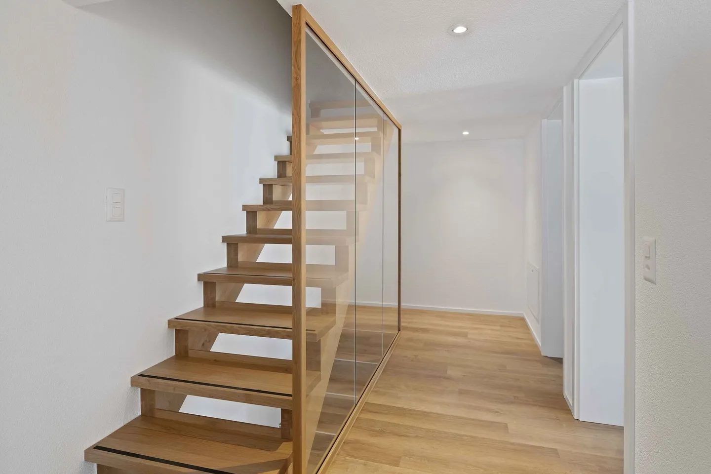 Casa bifamiliare ristrutturata di alta qualità a Wohlen - Foto 8 di 11