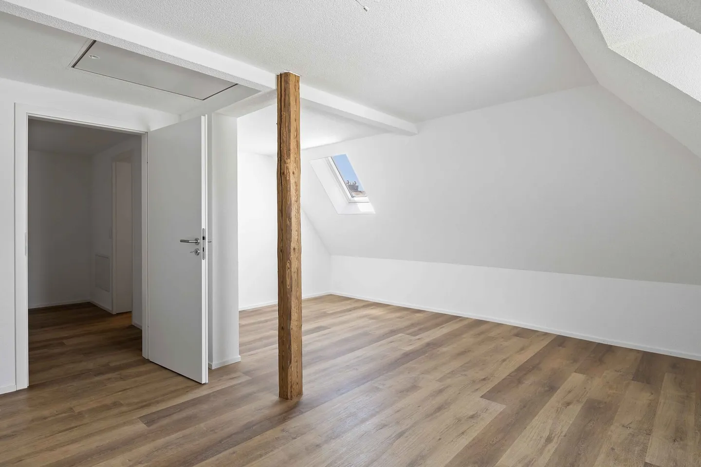 Casa bifamiliare ristrutturata di alta qualità a Wohlen - Foto 9 di 11