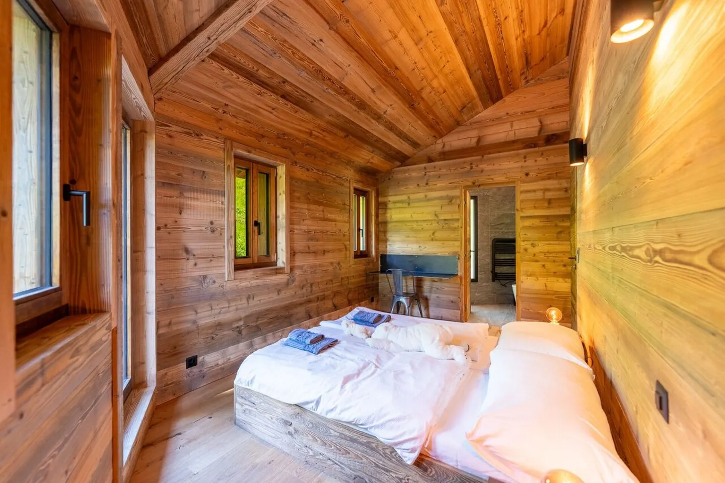Exceptional Alpine Chalet Retreat - Photo 16 of 30