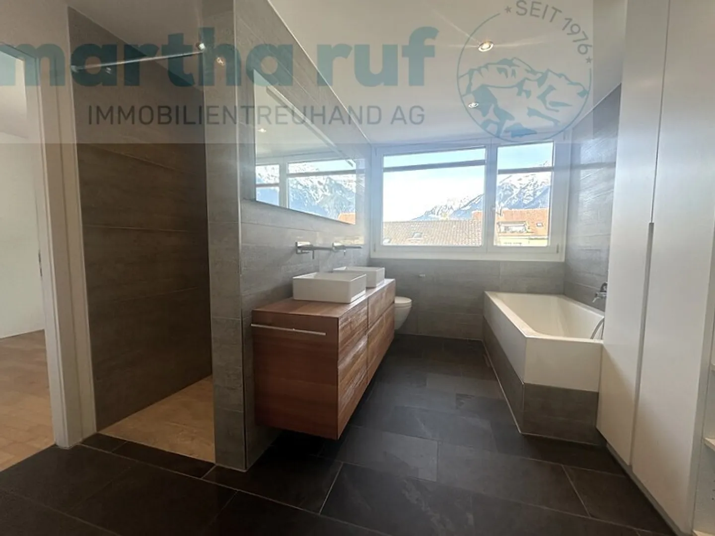 Geräumige Wohnung mit Bergsicht - Foto 9 von 14