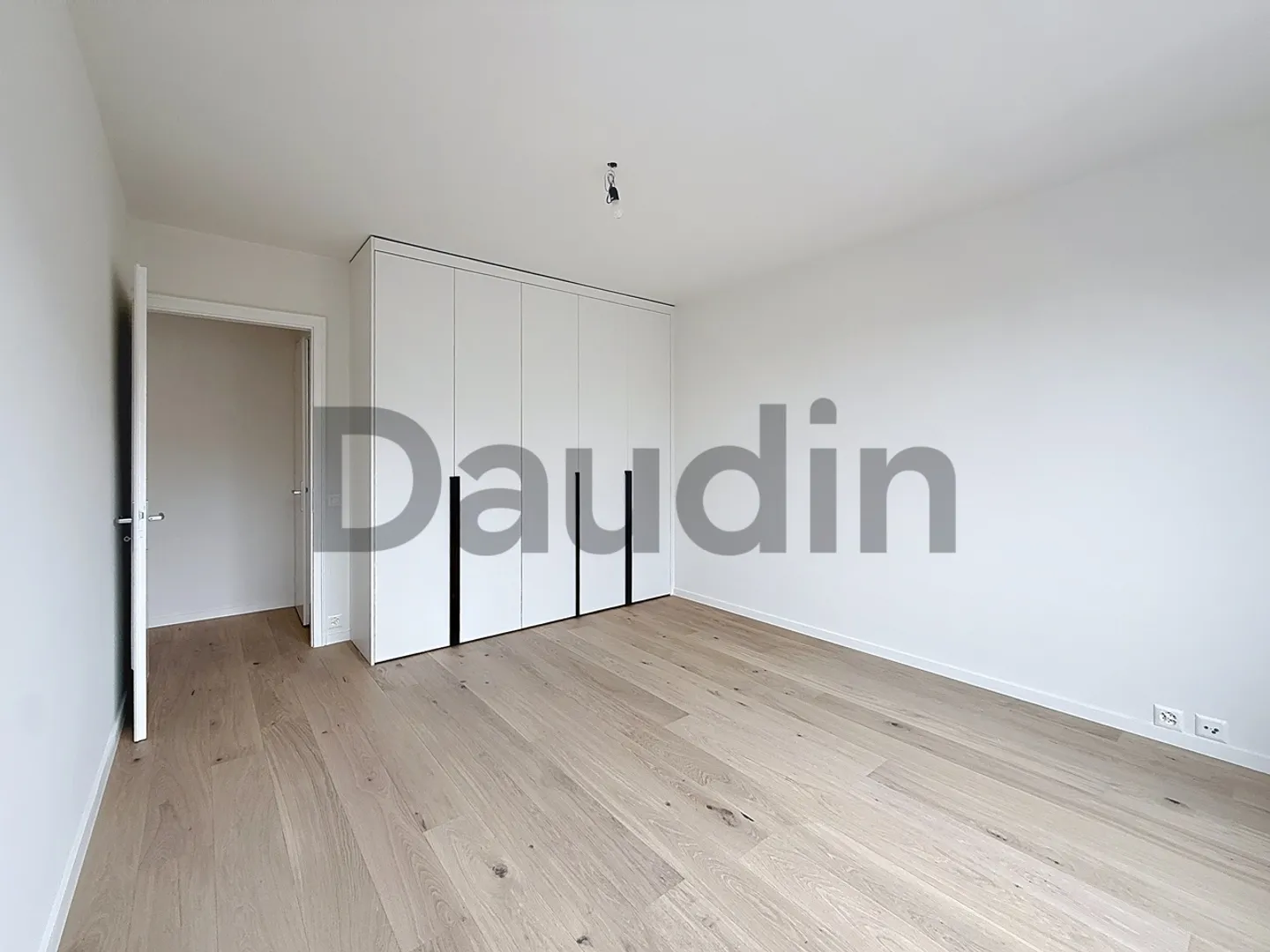 Schöne 5-Zimmer-Wohnung in neuwertigem Zustand im Herzen von Champel - Foto 6 von 11