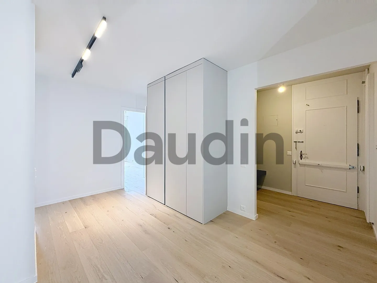 Schöne 5-Zimmer-Wohnung in neuwertigem Zustand im Herzen von Champel - Foto 3 von 11