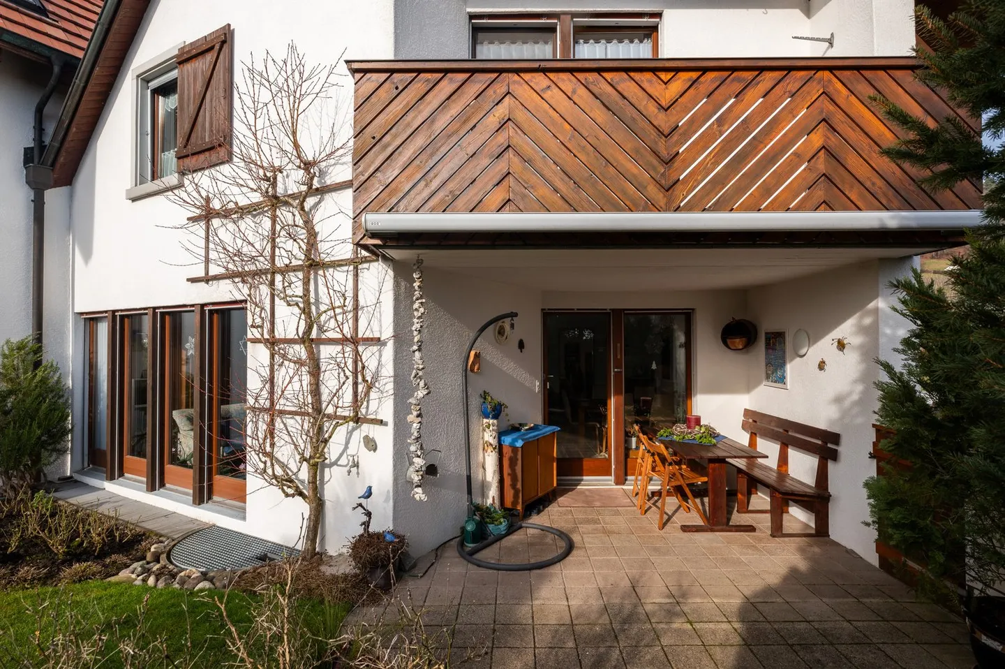 Affascinante casa familiare bifamiliare ai margini del villaggio - posizione tranquilla e elevata - Foto 2 di 15
