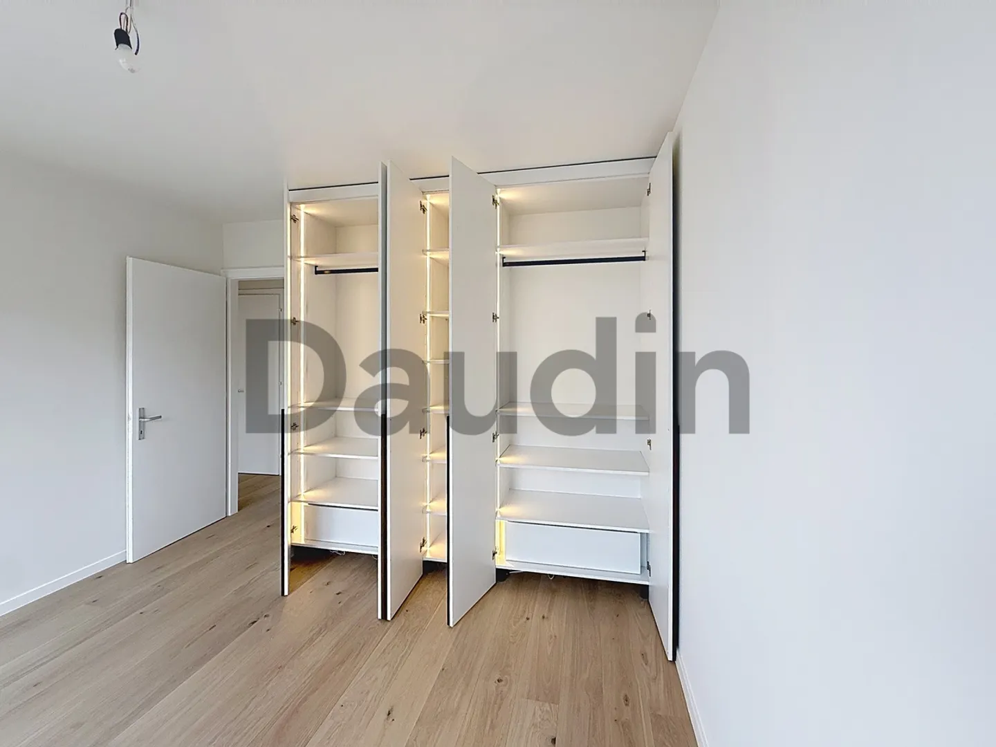 Schöne 5-Zimmer-Wohnung in neuwertigem Zustand im Herzen von Champel - Foto 7 von 11