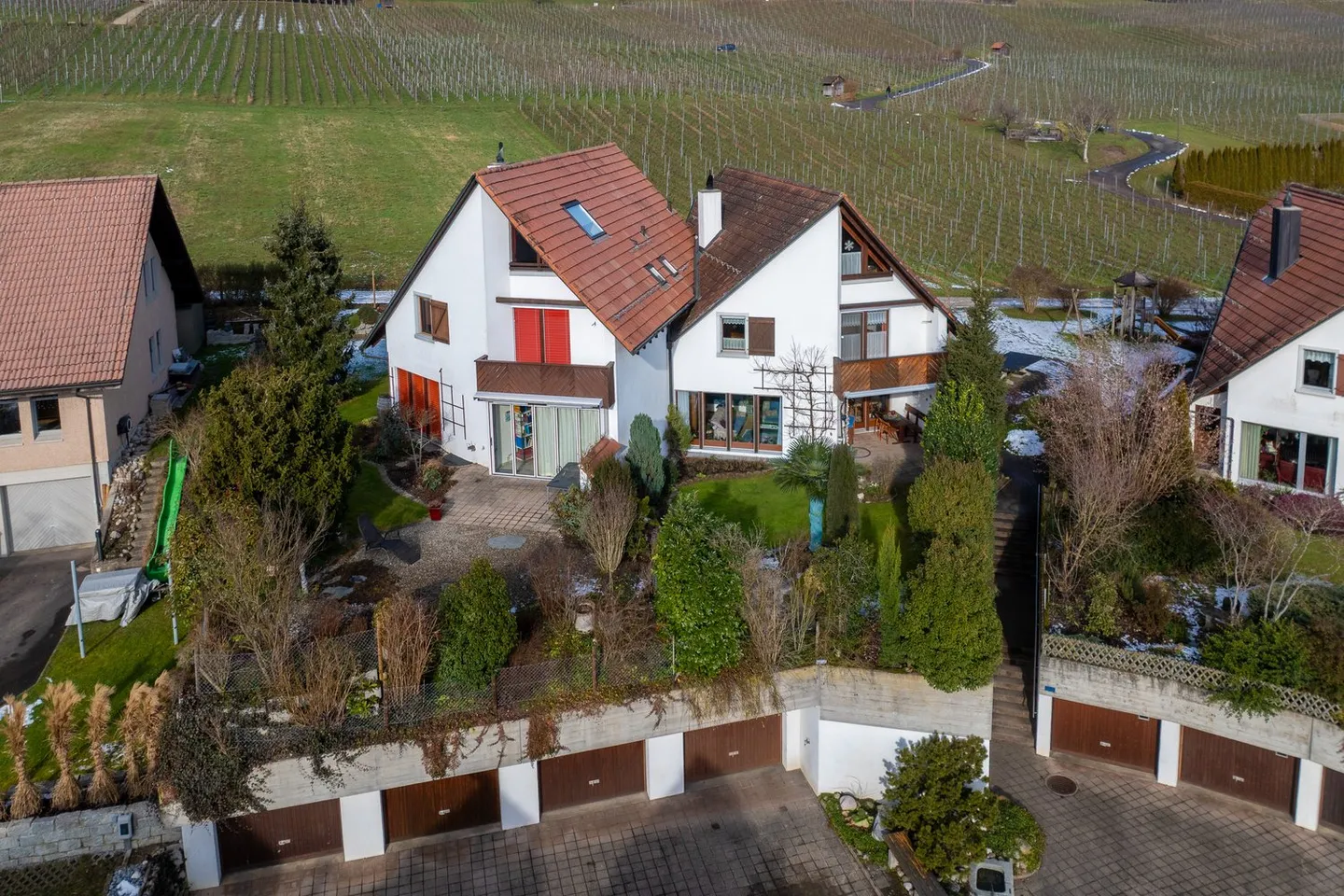 Affascinante casa familiare bifamiliare ai margini del villaggio - posizione tranquilla e elevata - Foto 4 di 15