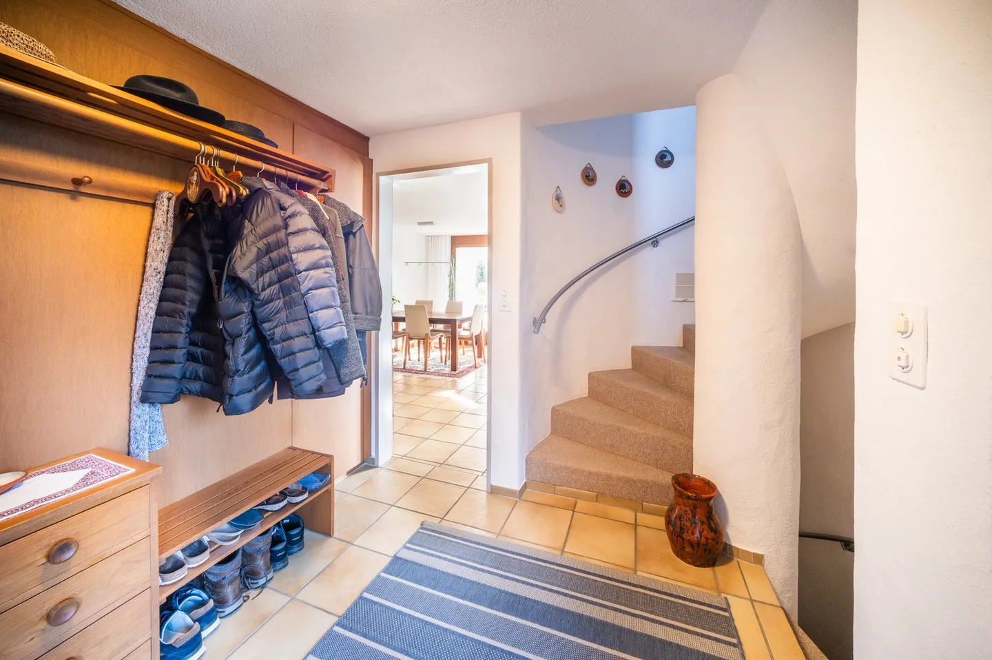 Affascinante casa familiare bifamiliare ai margini del villaggio - posizione tranquilla e elevata - Foto 6 di 15