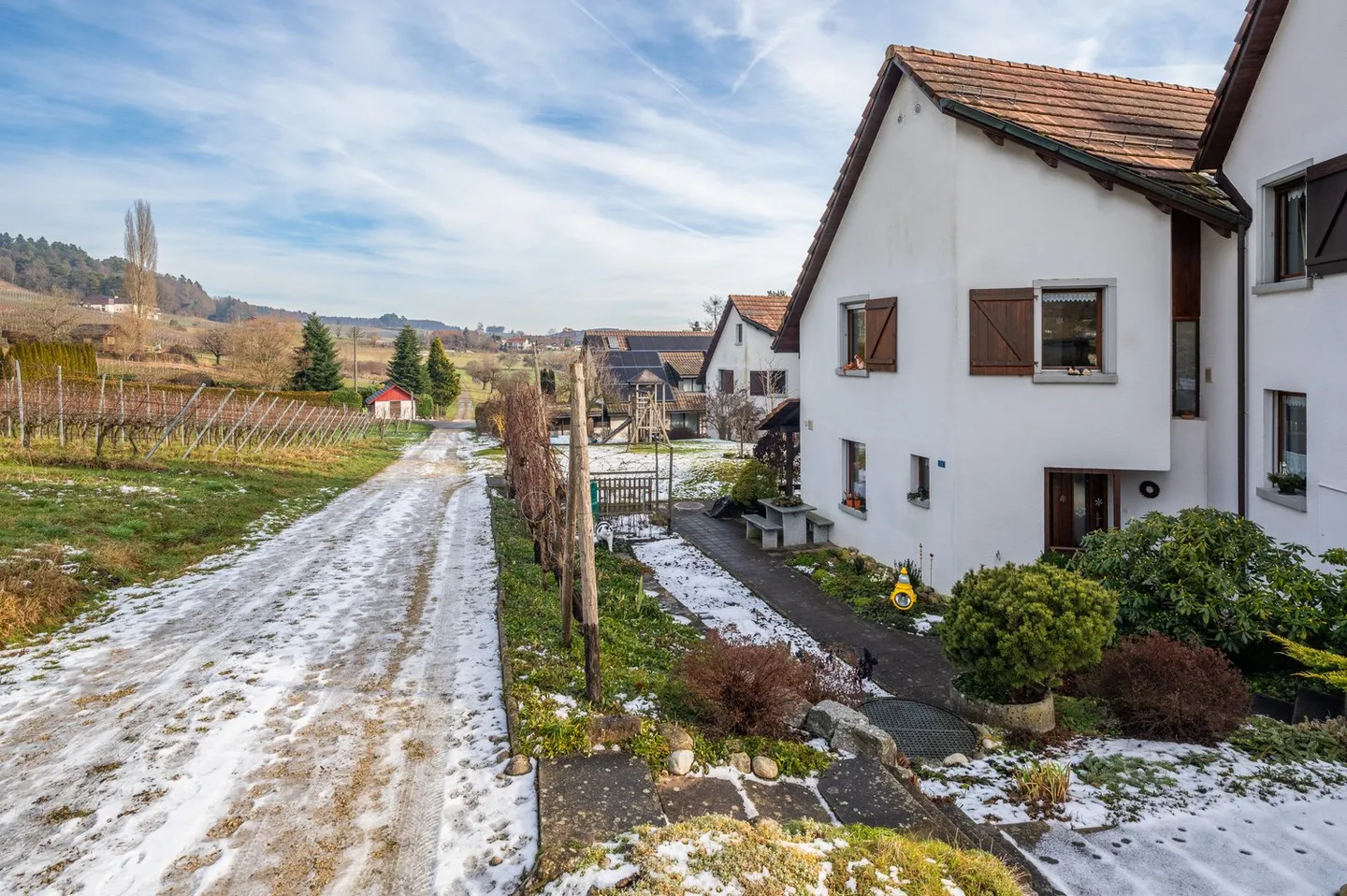 Affascinante casa familiare bifamiliare ai margini del villaggio - posizione tranquilla e elevata - Foto 5 di 15