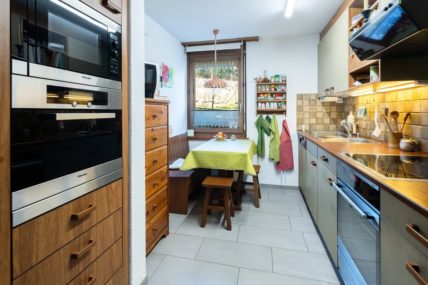 Affascinante casa familiare bifamiliare ai margini del villaggio - posizione tranquilla e elevata - Foto 8 di 15