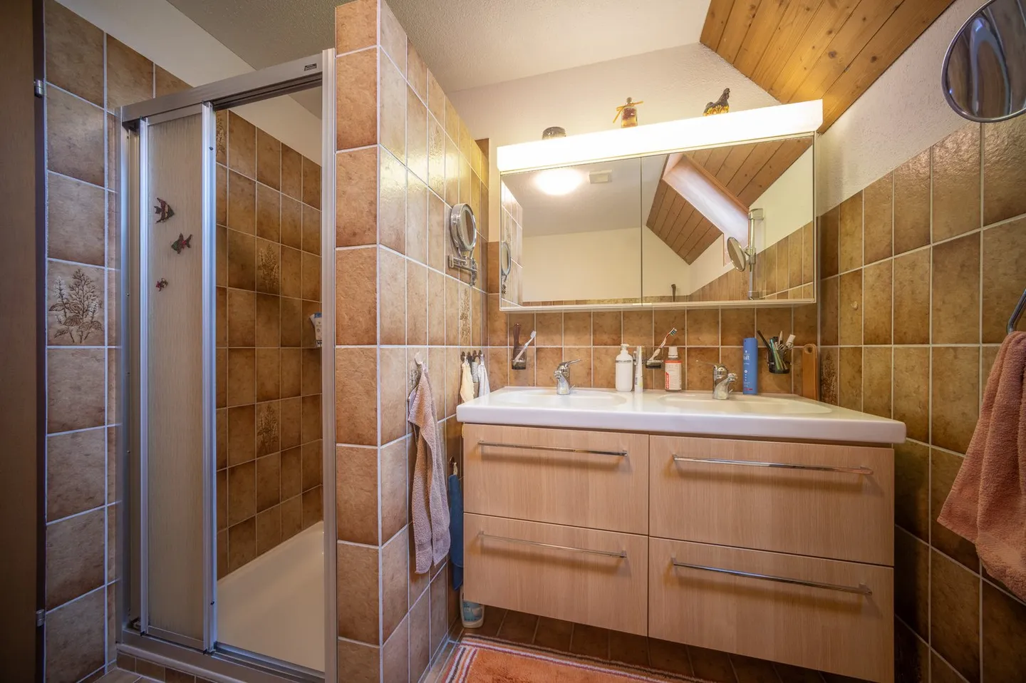 Affascinante casa familiare bifamiliare ai margini del villaggio - posizione tranquilla e elevata - Foto 13 di 15