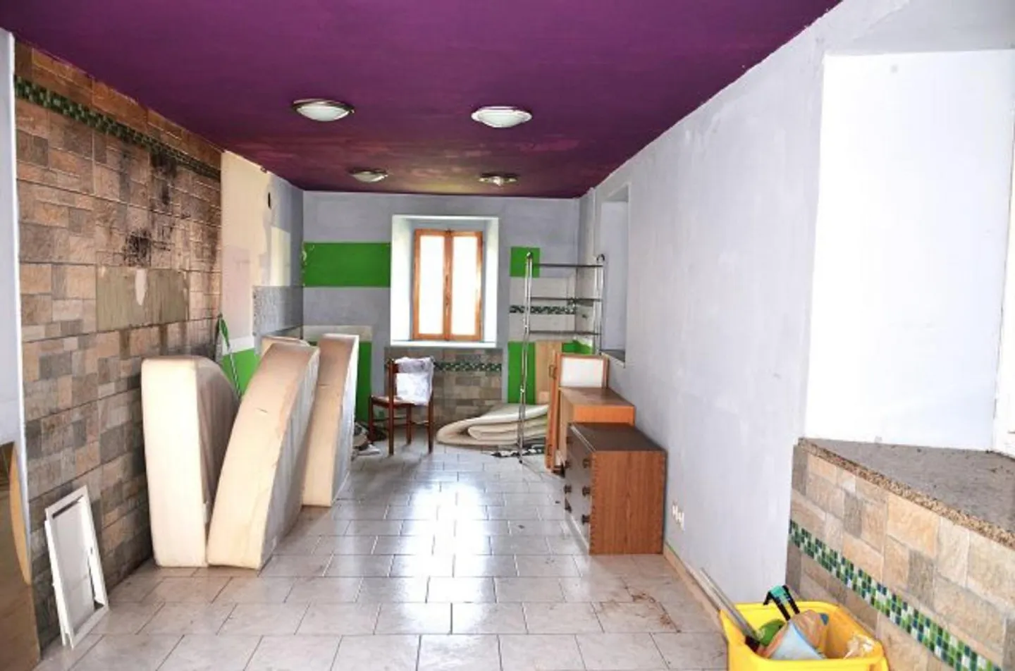 12-Room Ticino House in the Village Center for Renovation with Garden / House... - Photo 2 of 39