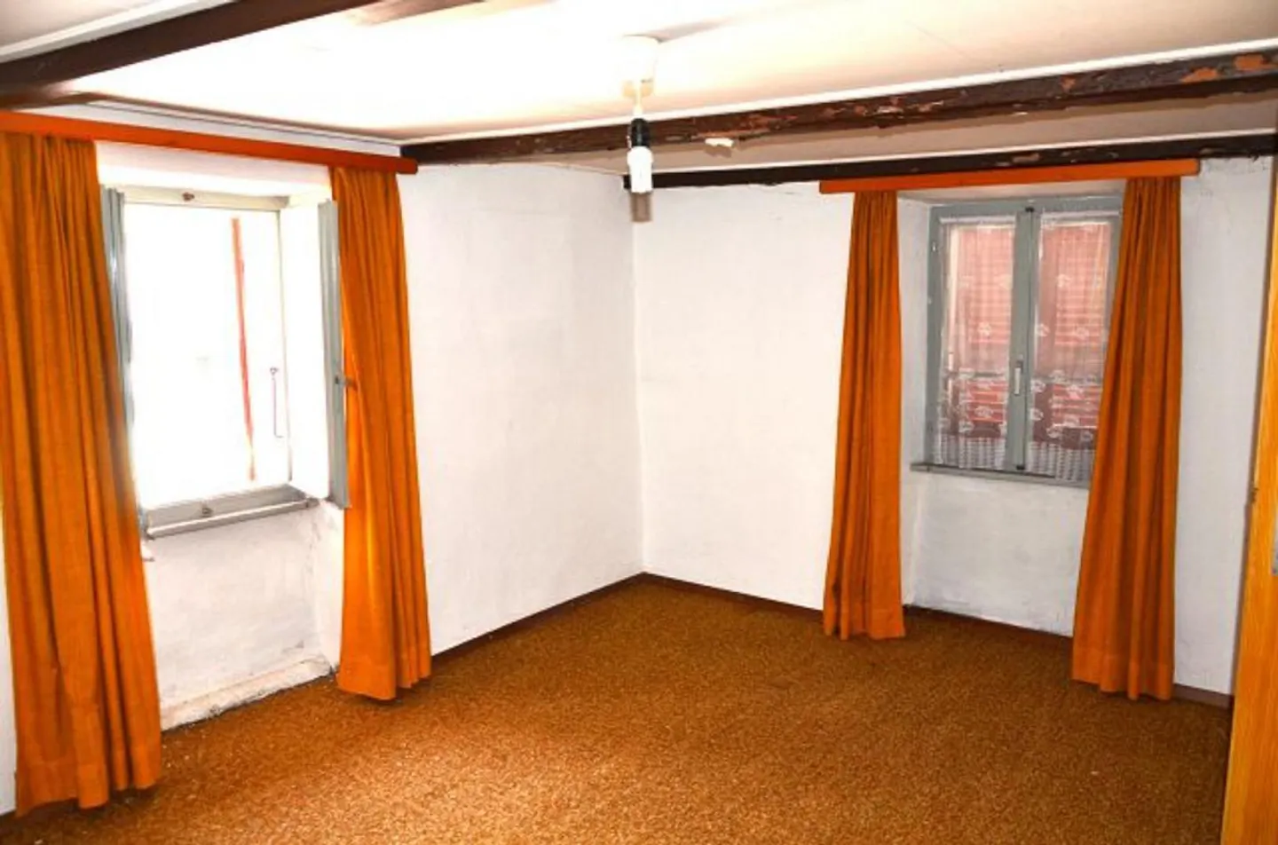 12-Room Ticino House in the Village Center for Renovation with Garden / House... - Photo 10 of 39