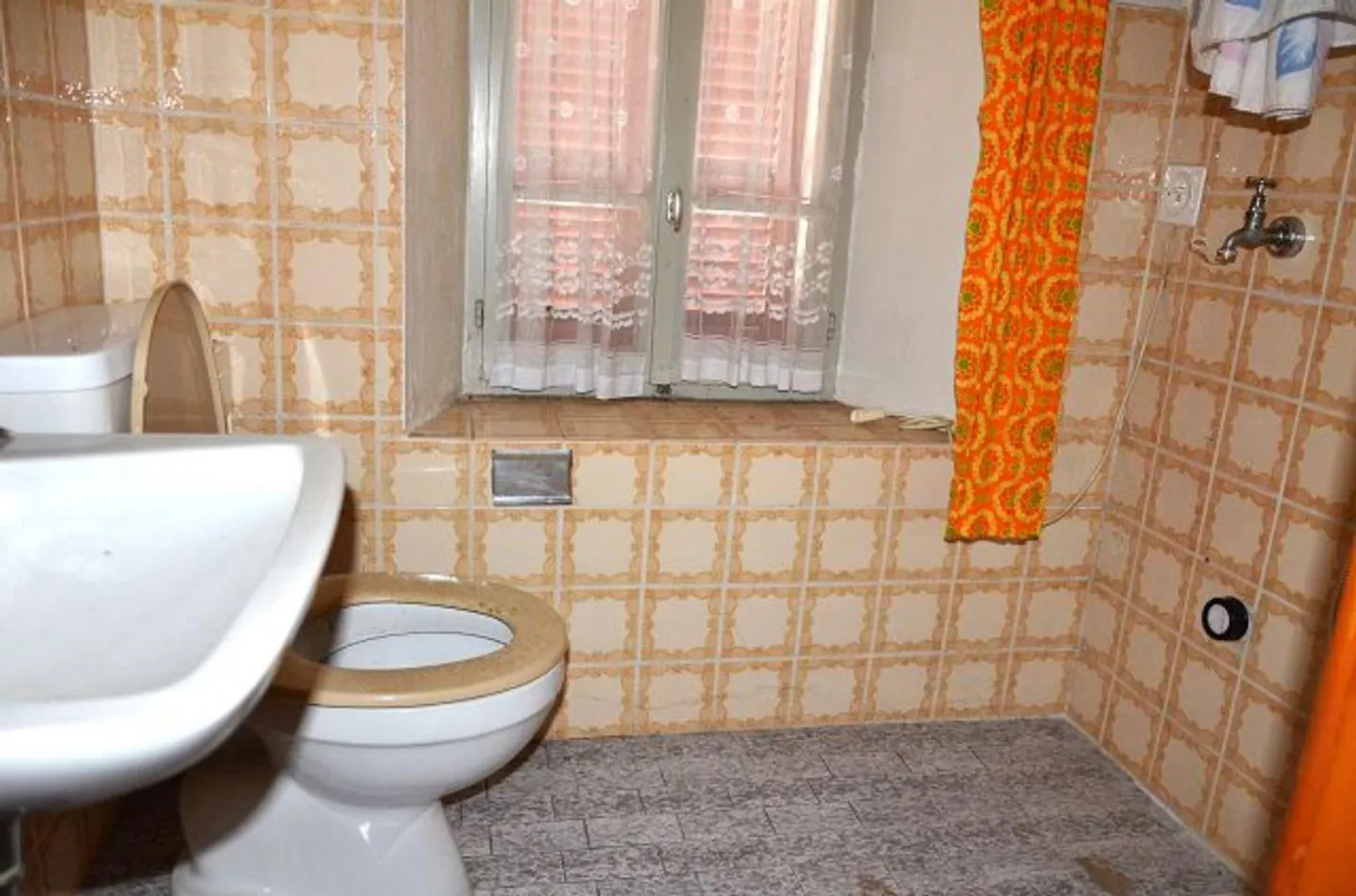 12-Room Ticino House in the Village Center for Renovation with Garden / House... - Photo 18 of 39