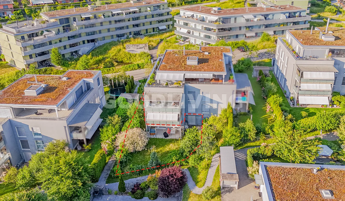 BRIGHT, PRIVATE, SUNNY - Photo 1 of 6