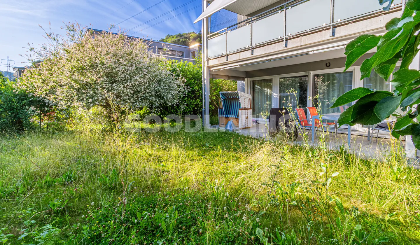 BRIGHT, PRIVATE, SUNNY - Photo 2 of 6