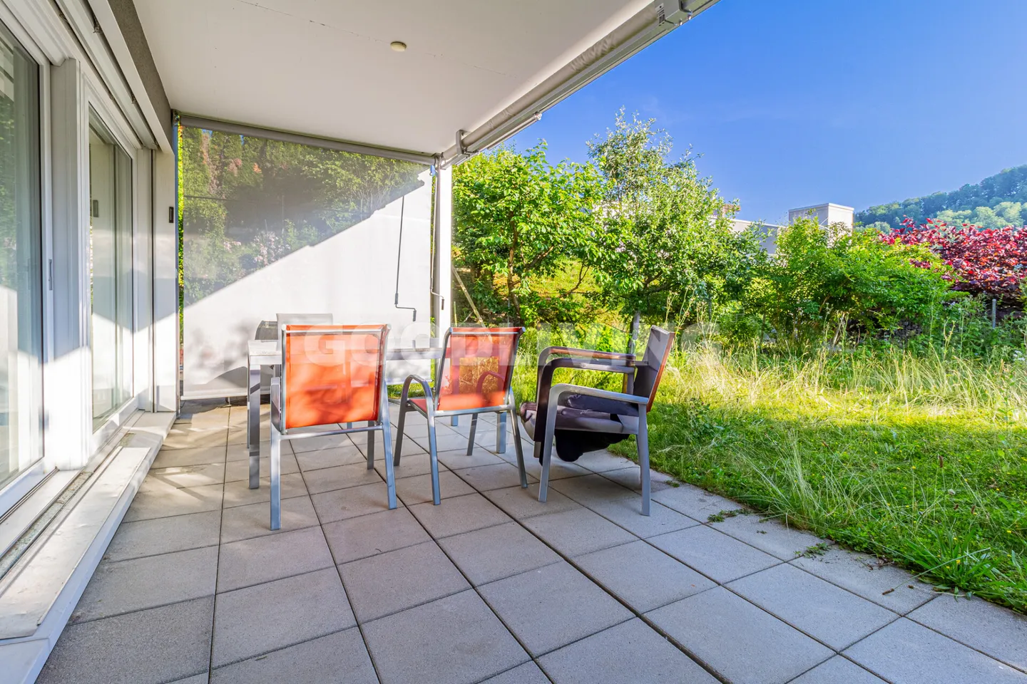 BRIGHT, PRIVATE, SUNNY - Photo 5 of 6