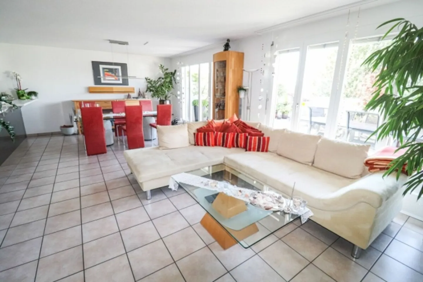 Spacious 4.5 Room Single Family Home with 60 m2 Large Terrace and Stunning View up to the Alps - Photo 4 of 16