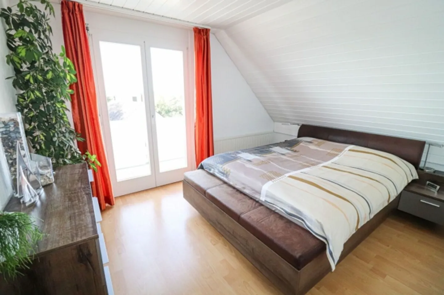 Spacious 4.5 Room Single Family Home with 60 m2 Large Terrace and Stunning View up to the Alps - Photo 9 of 16