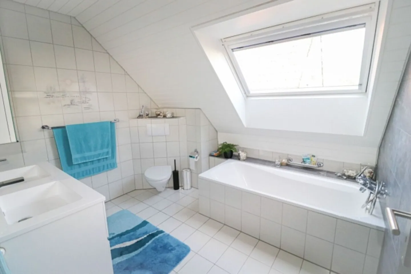 Spacious 4.5 Room Single Family Home with 60 m2 Large Terrace and Stunning View up to the Alps - Photo 11 of 16