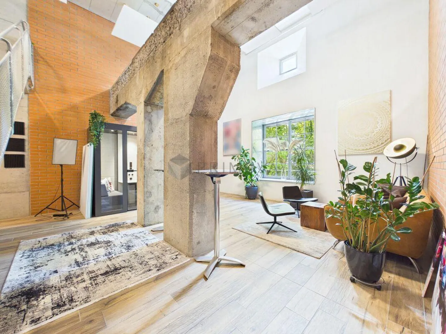 Central. Exclusive. Tax Attractive - Photo 7 of 11