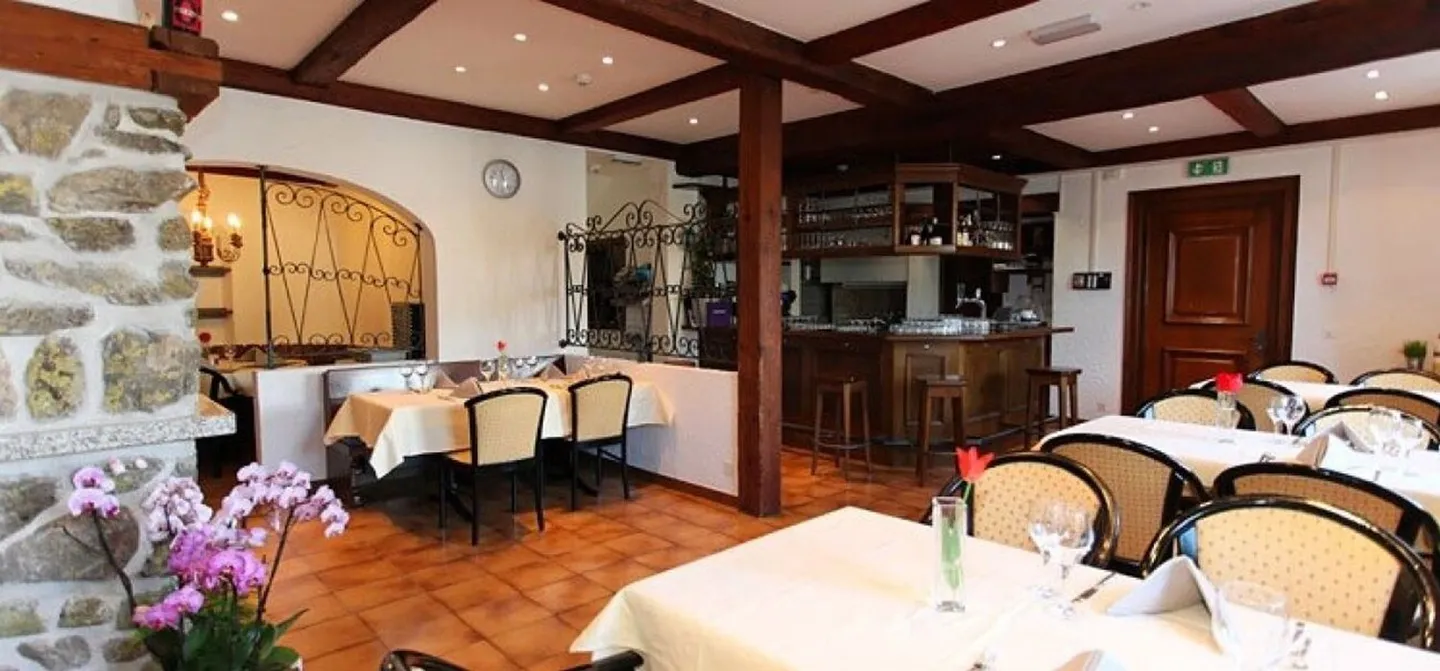 Albergo romantico al lago con spiaggia privata, ristorante e splendida vista | Romantisches Hotel am See mit Privatstrand Restaurant und wunderschöner Aussicht - Foto 3 di 10