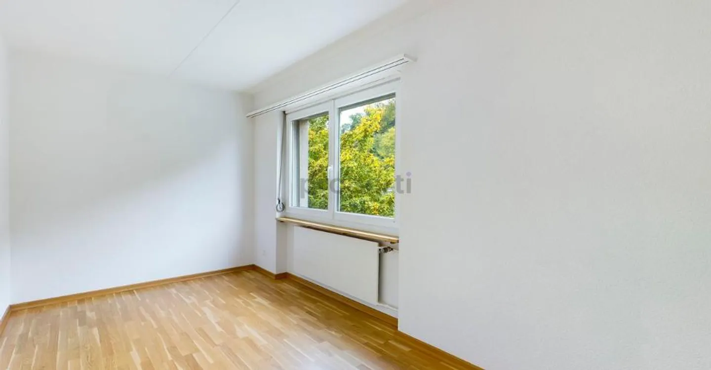 Apartment with a View of the Green - Photo 6 of 8
