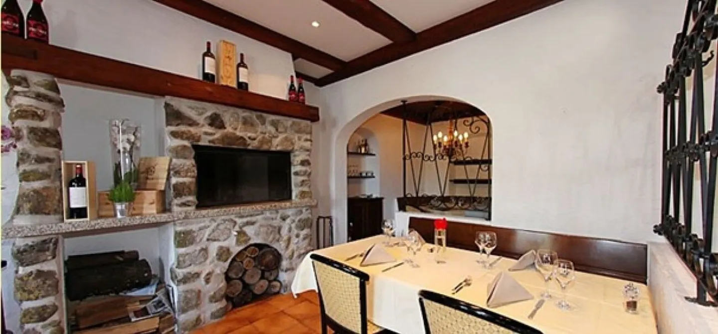 Albergo romantico al lago con spiaggia privata, ristorante e splendida vista | Romantisches Hotel am See mit Privatstrand Restaurant und wunderschöner Aussicht - Foto 2 di 10