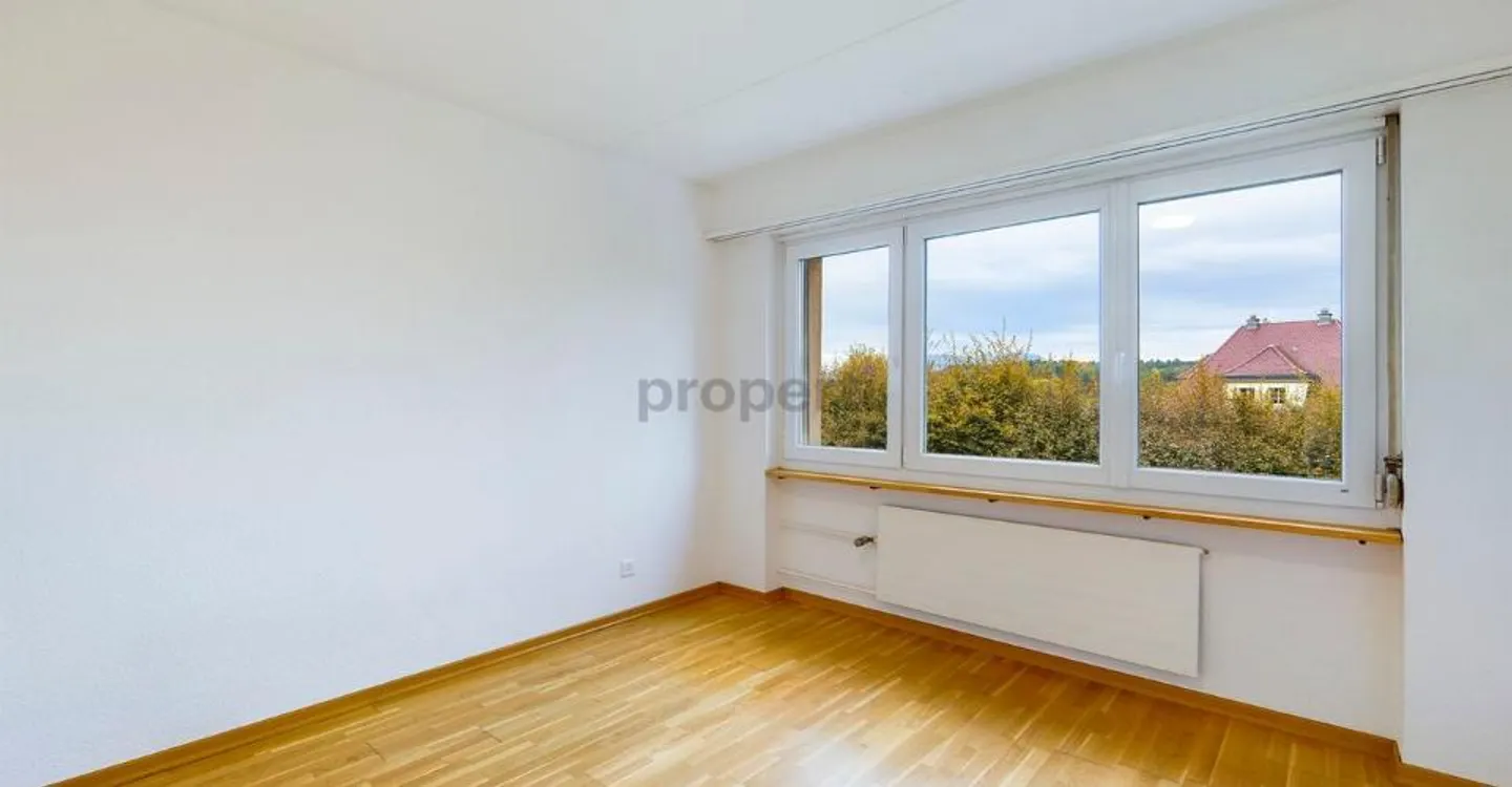 Apartment with a View of the Green - Photo 7 of 8