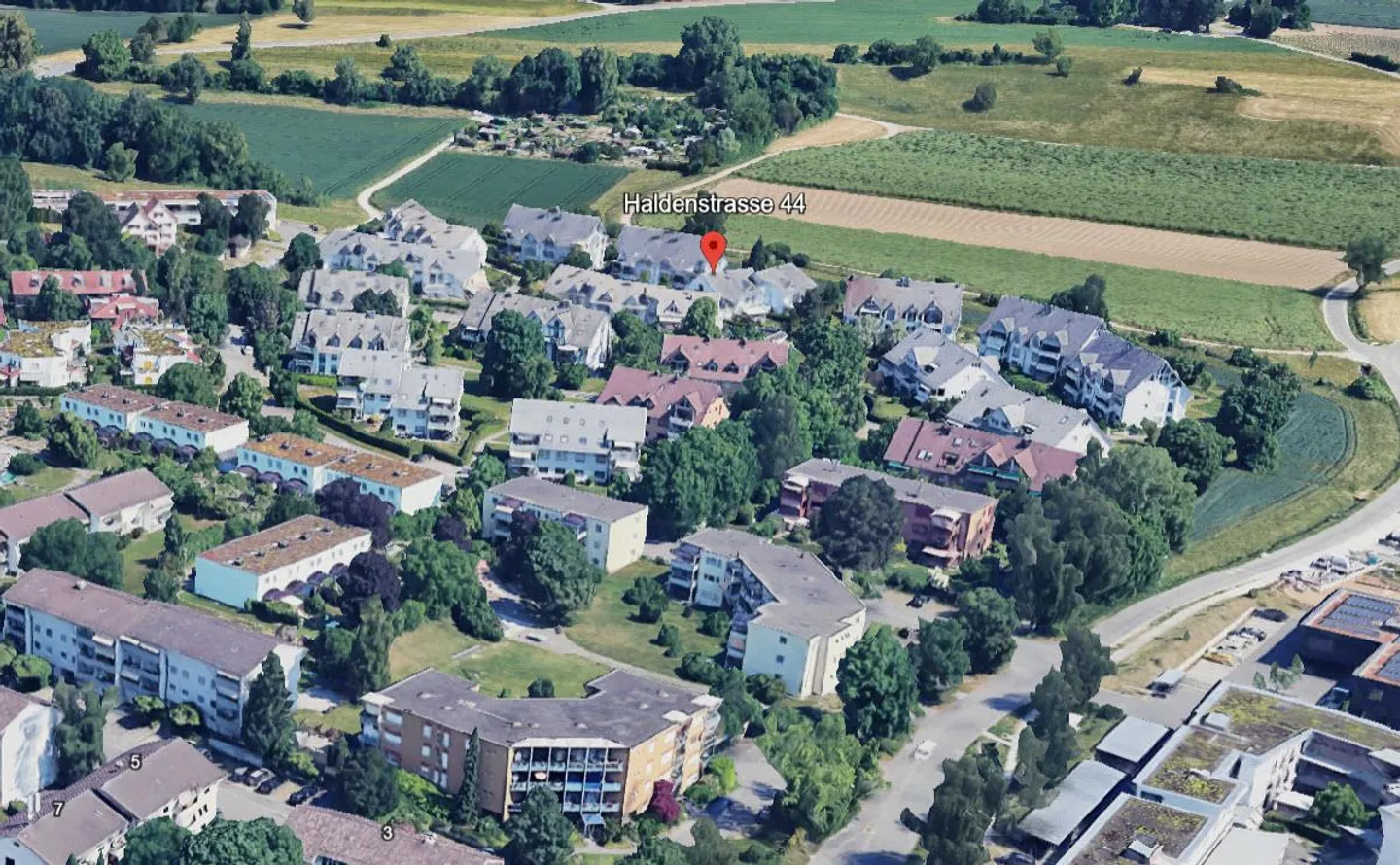 Kloten : Maison individuelle de 6,5 pièces avec parking - Photo 2 sur 13