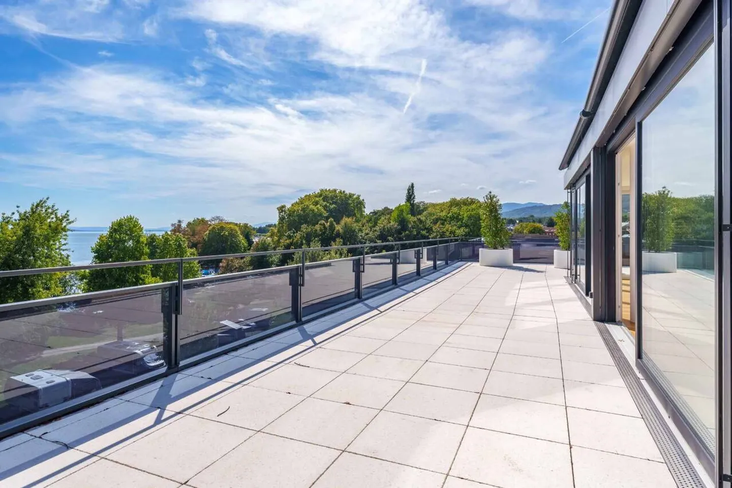 Magnificent new penthouse of 5.5 rooms  Exclusive rooftop at 360° - Photo 4 of 13