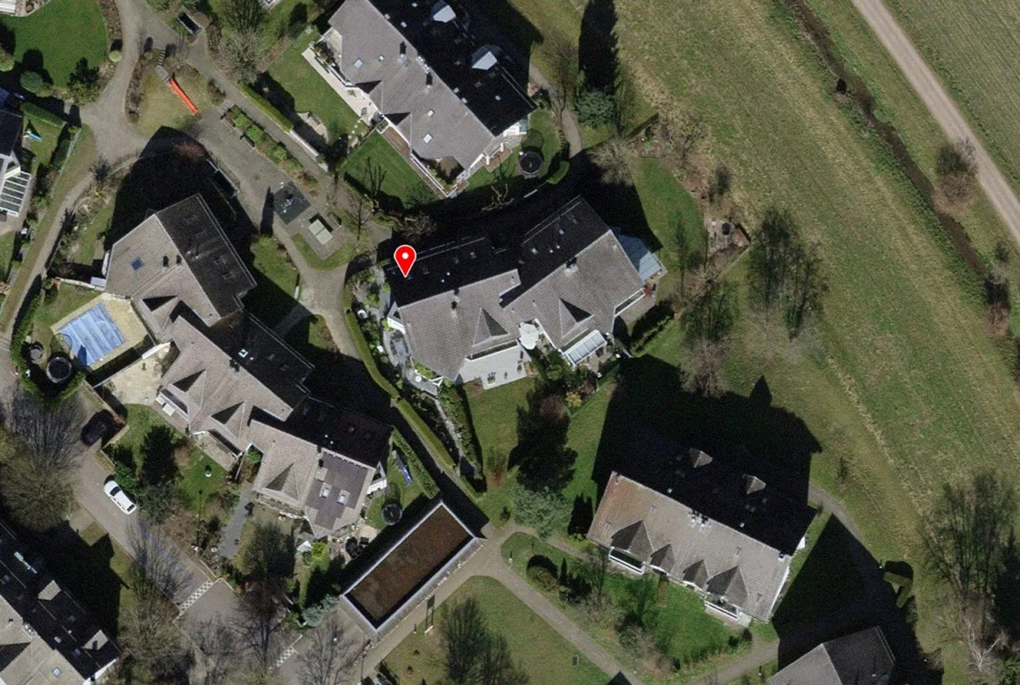 Kloten : Maison individuelle de 6,5 pièces avec parking - Photo 3 sur 13