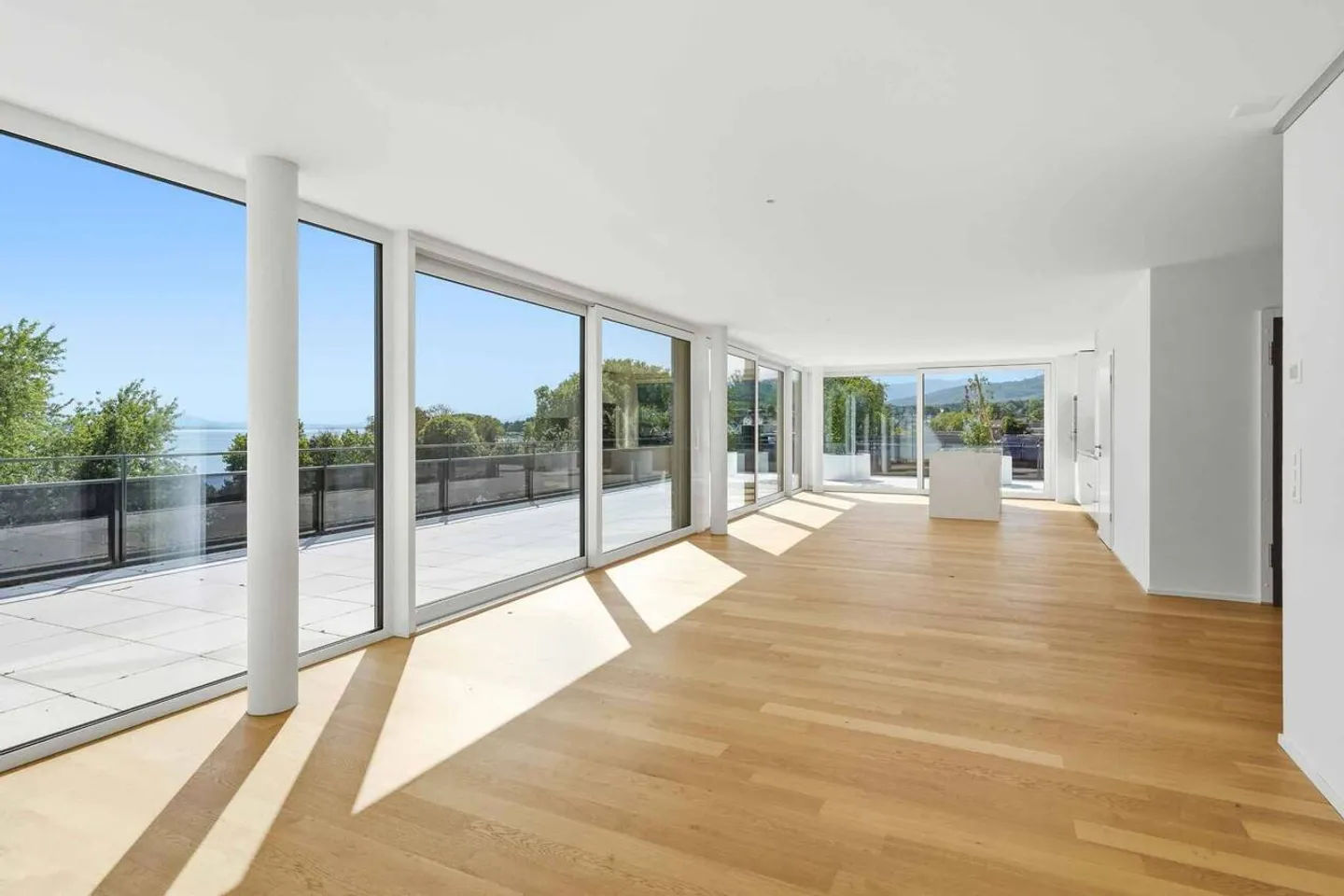Magnificent new penthouse of 5.5 rooms  Exclusive rooftop at 360° - Photo 7 of 13