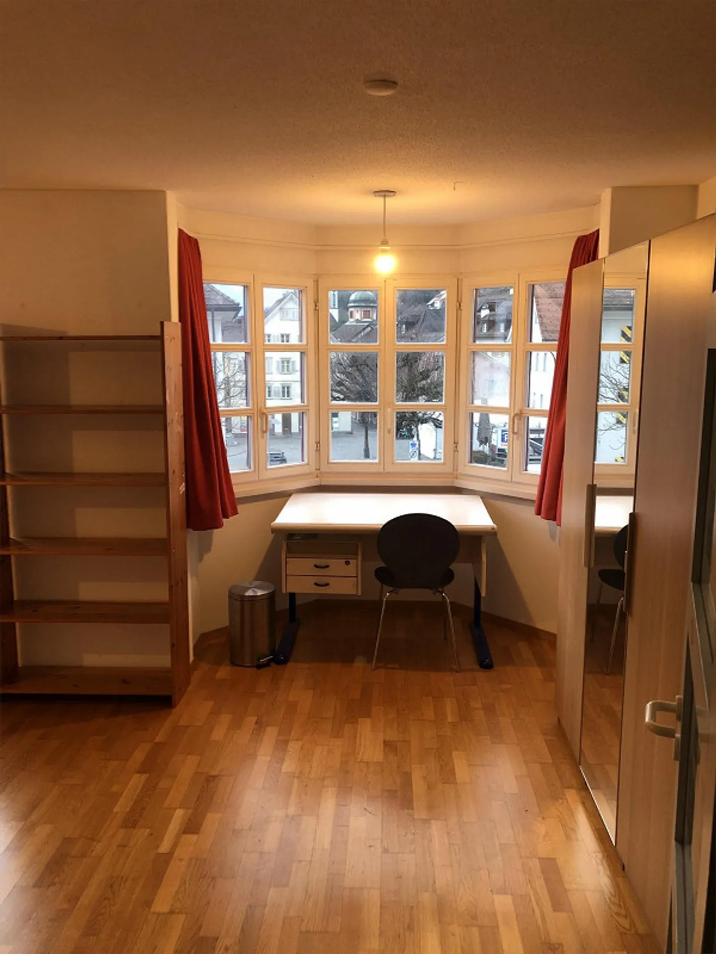 Grande camera condivisa nel centro del villaggio - Foto 4 di 8