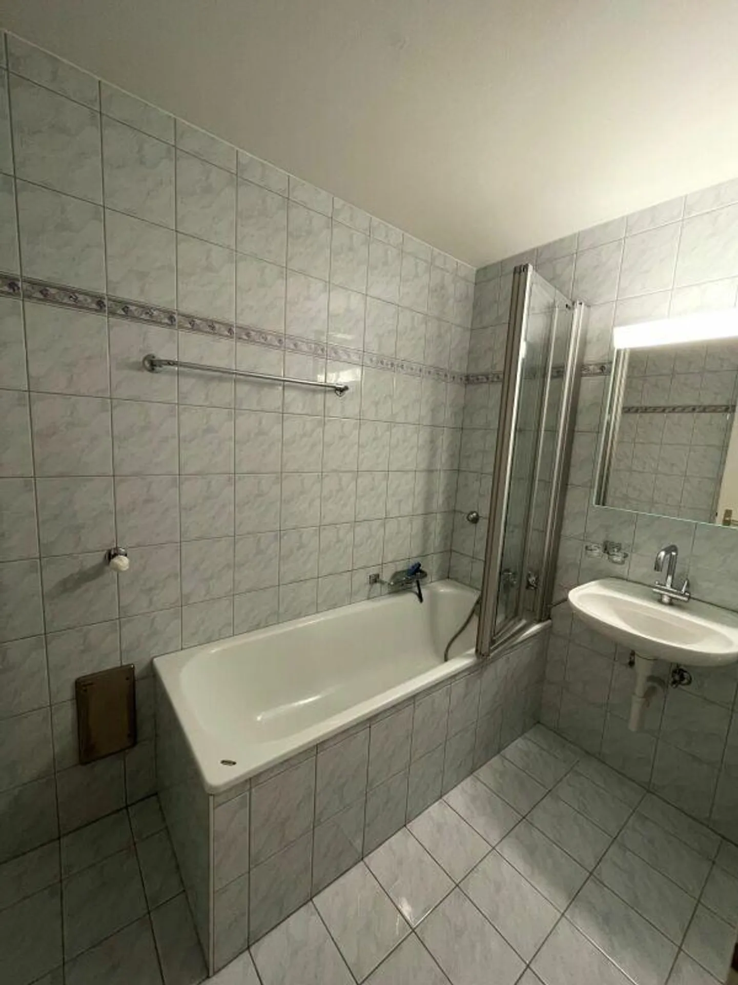 Charming apartment in a preferred location - Photo 3 of 11