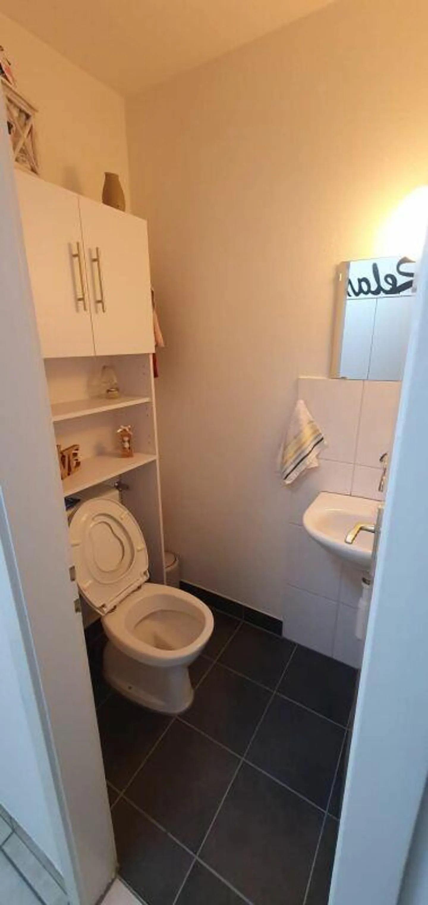 Charming apartment in a preferred location - Photo 4 of 11