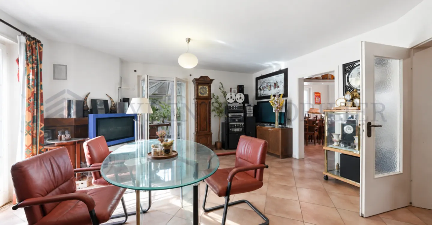 Villa familiale dans un cadre verdoyant - Photo 3 sur 8