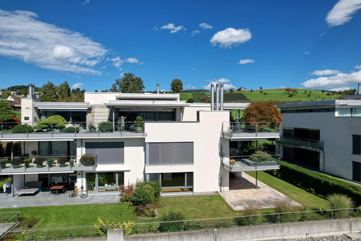 Modern Garden Apartment with Lake View in Feldmeilen - Photo 1 of 6