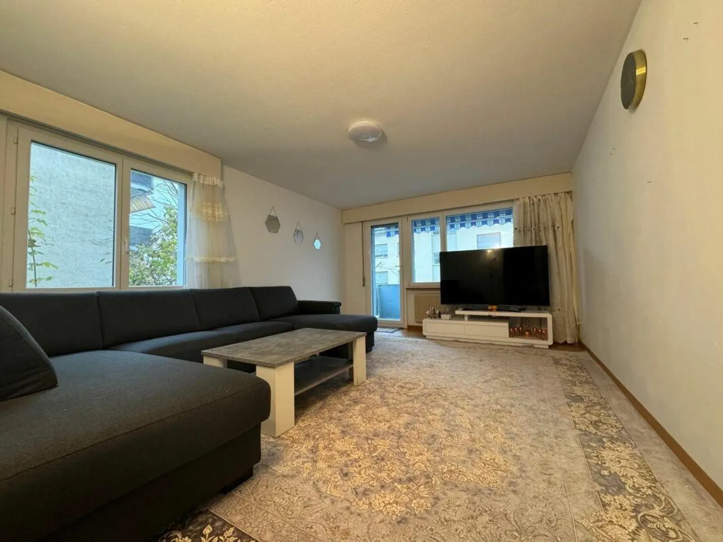 Charming apartment in a preferred location - Photo 5 of 11