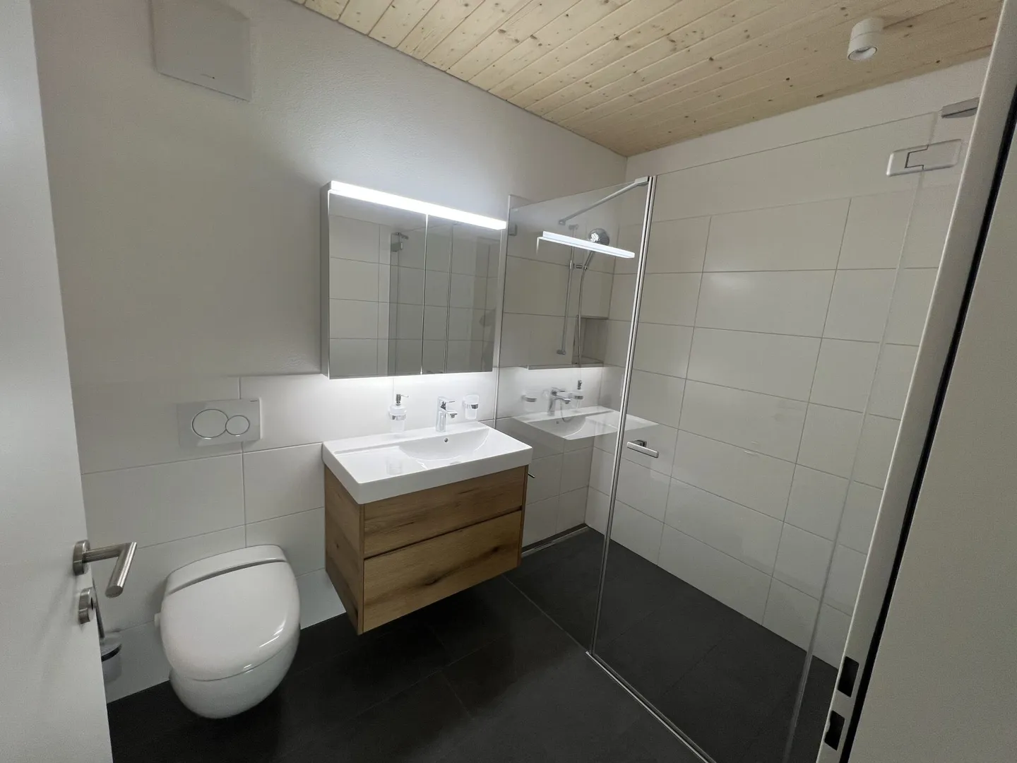 Ampio appartamento attico - Foto 3 di 24