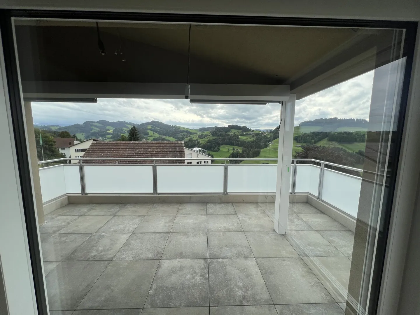 Ampio appartamento attico - Foto 5 di 24