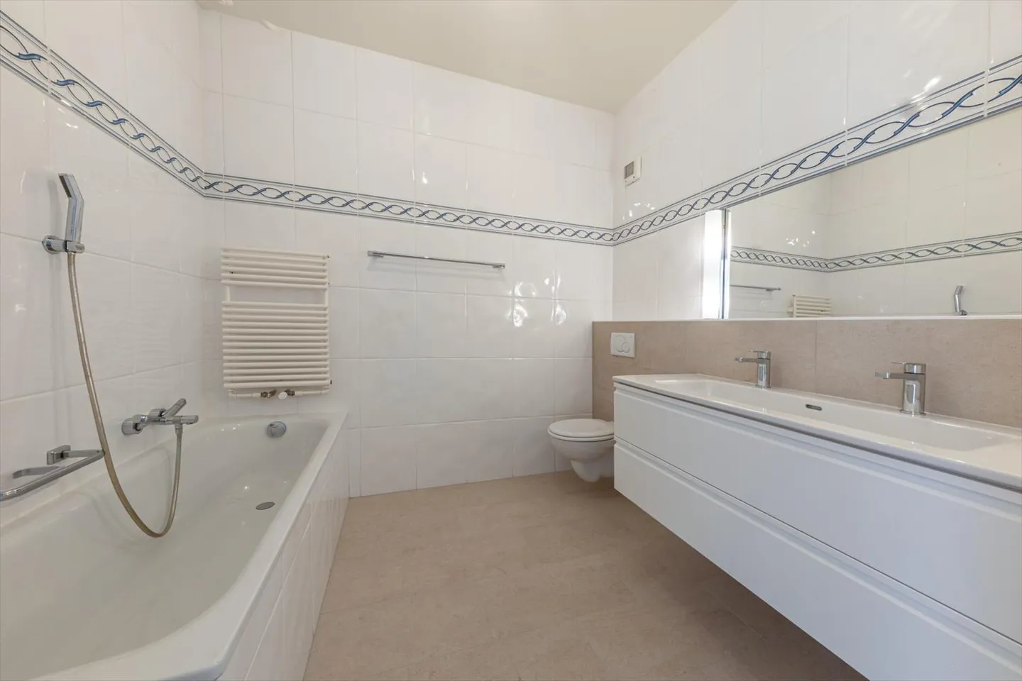 6-room apartment - Photo 8 of 9