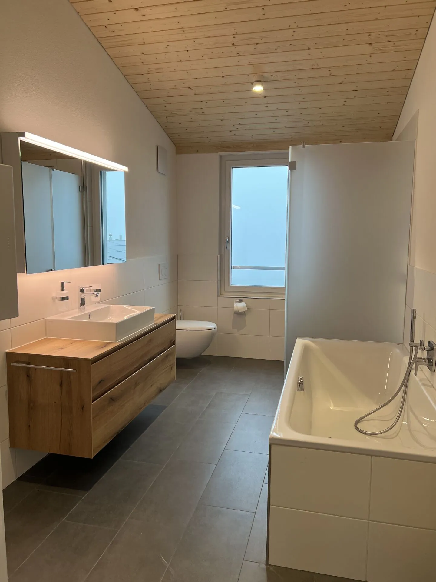 Ampio appartamento attico - Foto 11 di 24