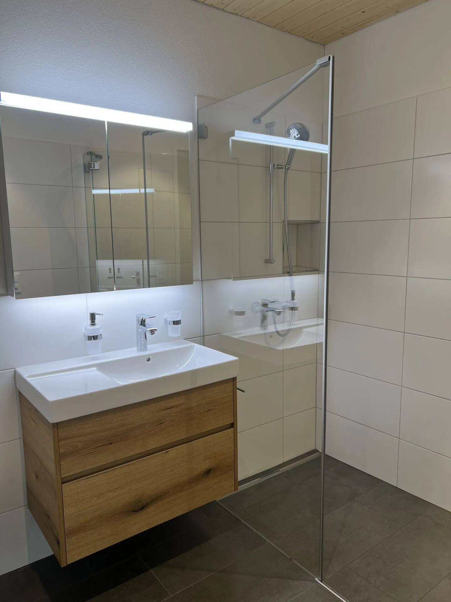 Ampio appartamento attico - Foto 8 di 24