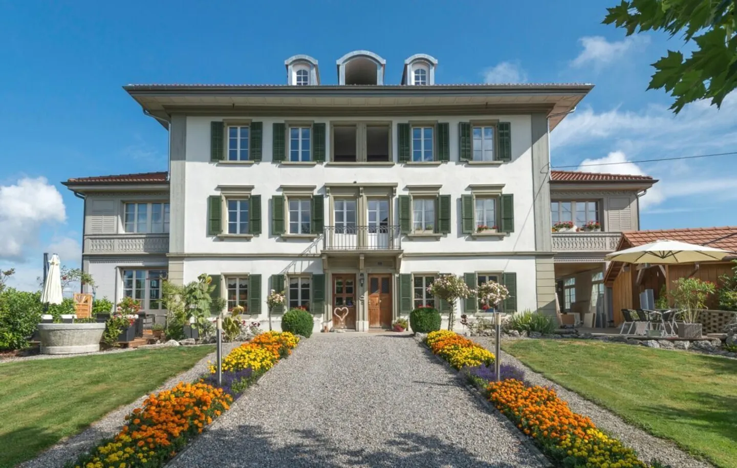 Stilvoll sanierte Traumwohnung in historischer Liegenschaft eines Bauernguts - Foto 1 von 13