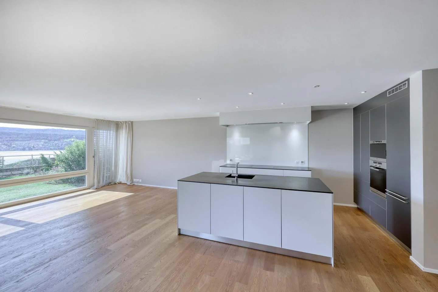 Modern Garden Apartment with Lake View in Feldmeilen - Photo 3 of 6