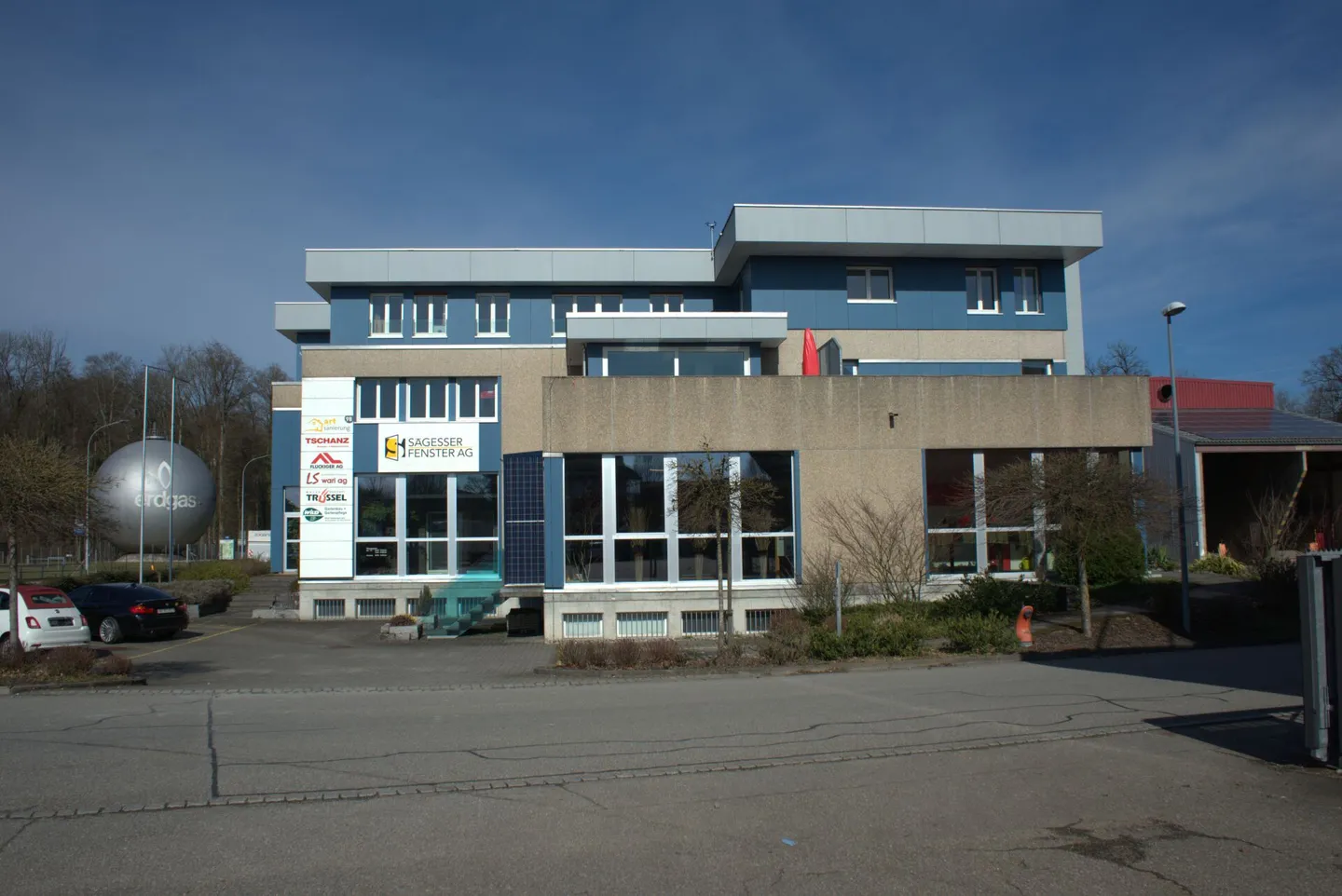 Verkaufs-/Ausstellungsfläche nahe Autobahn A1 - Photo 2 sur 3