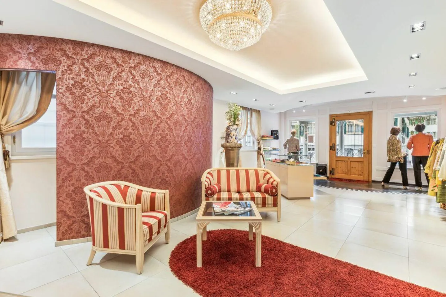 Flexible office/commercial space in the heart of Lichtensteig - 60 m², 80 m² or 140 m² - High-quality equipped - Photo 3 of 15
