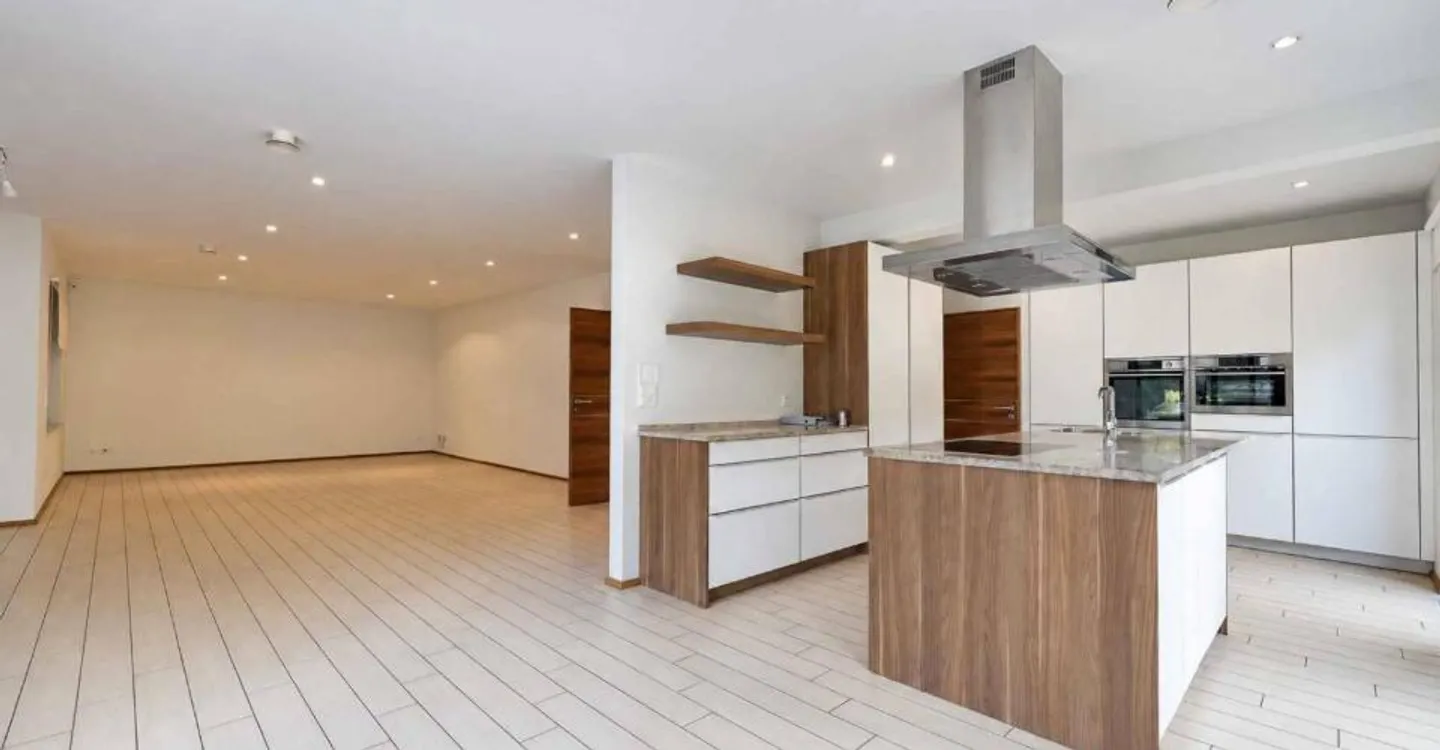 Stunning Family Home in Prangins - Photo 3 of 12