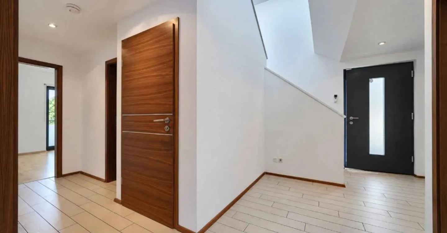 Stunning Family Home in Prangins - Photo 4 of 12